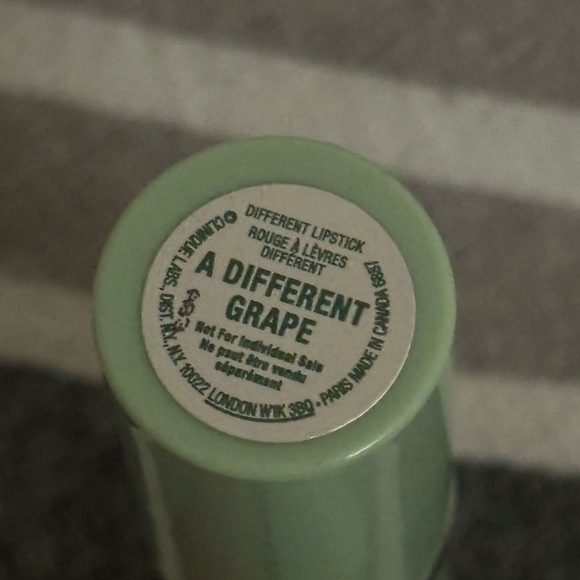 NIB clinique bundle ! 4 lipsticks and 1 “chubby stick” lip and cheek color ! - Picture 6 of 11